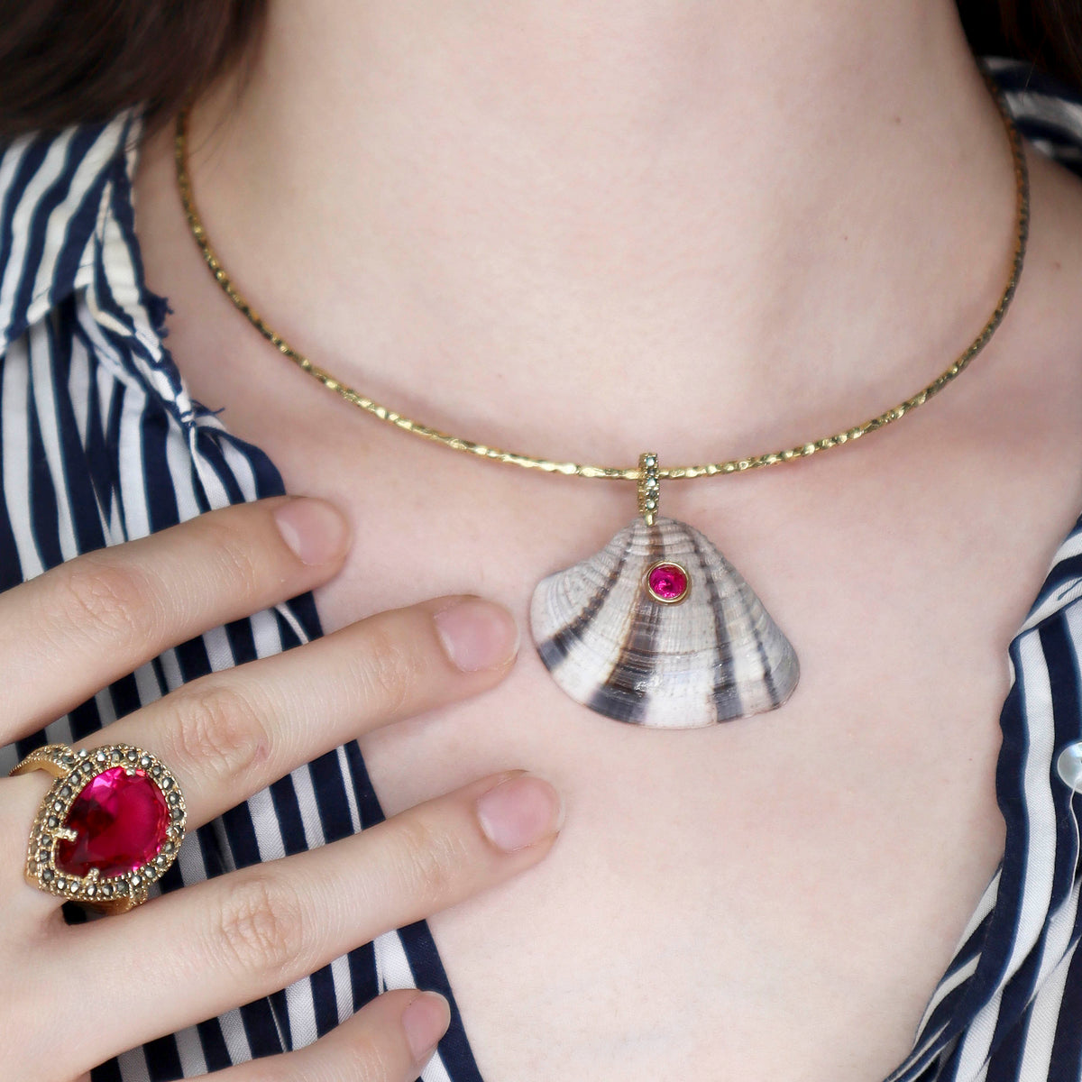 Collar Rigido Litibu Rosa Collares de Joyería Regina Castillo