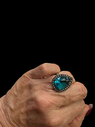 Anillo Drop Pav Azul - Elegancia Regina Castillo Joyería de Lujo