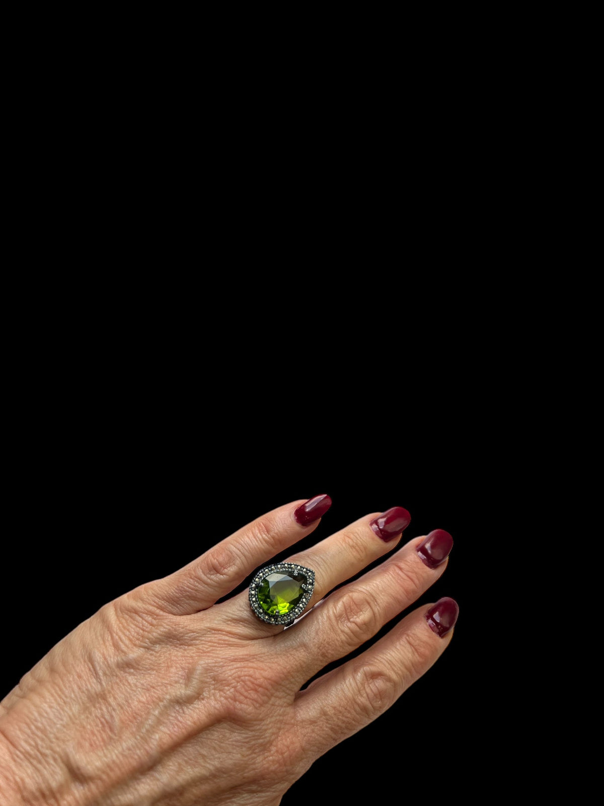 Elegancia Atemporal Anillo Drop Pav Verde - Arte Joyero Regina Castillo
