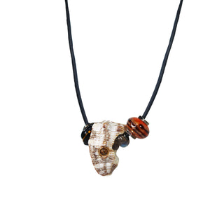 COLLAR CUERO + DIJE CONCHA Collares de Joyería Regina Castillo