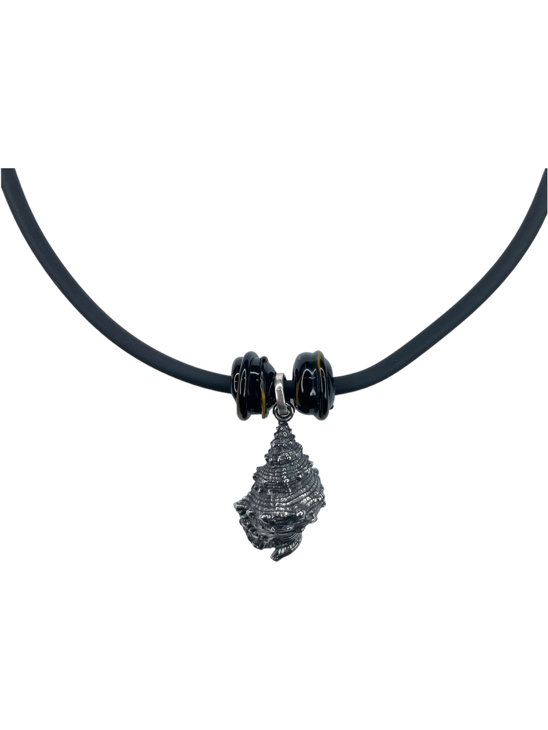 COLLAR CUERO + DIJE CARACOL Collares de Joyería Regina Castillo