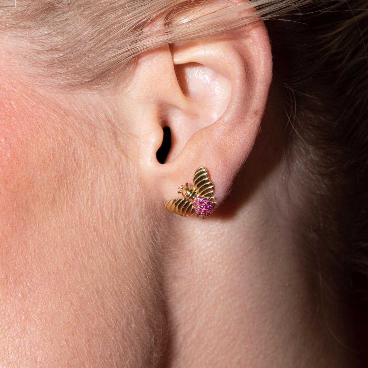 Arete abeja rubies Aretes de Joyería Regina Castillo